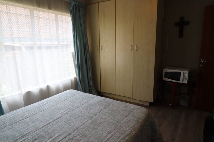 2 Bedroom Property for Sale in Langenhovenpark Free State